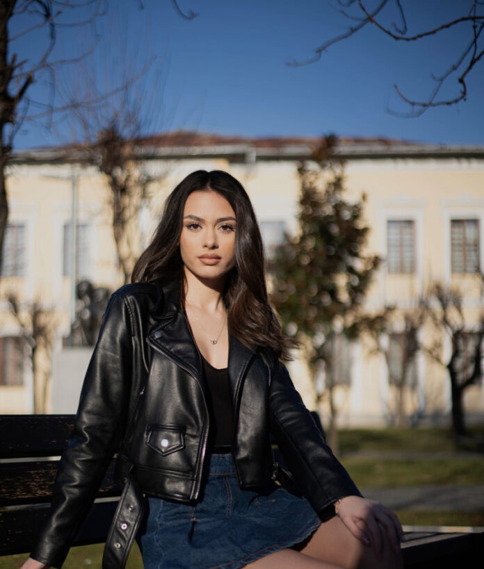 Elevă de la CNET Târgu Jiu, calificată la etapă națională a concursului „Istorie și societate în dimensiune virtuală”