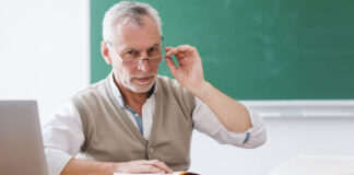 Sindicate: Profesorilor nu li se decontează cei 500 de lei pentru ochelari