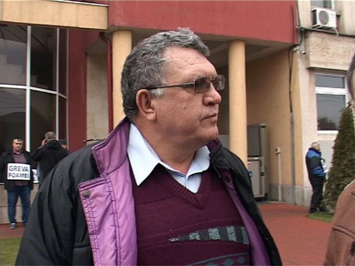 Minerii și energeticienii, așteptați de avocați cu adeverințele de la CEO