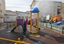 A început igienizarea locurilor de joacă din Rovinari!