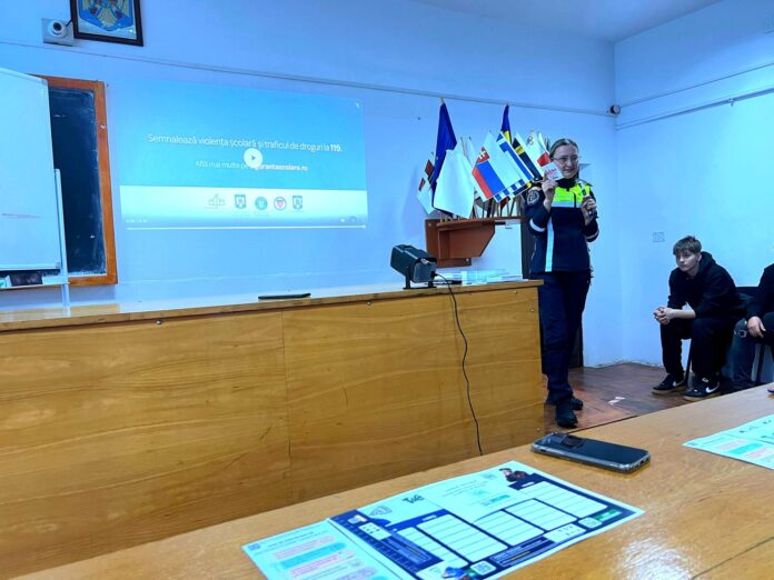 Polițiștii și jandarmii, în mijlocul elevilor Liceului Tehnologic Motru