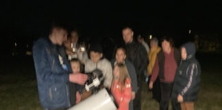 A strâns zeci de copii în parcul Coloanei pentru a privi cerul prin telescop