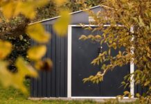 Cum alegi căsuța de grădină potrivită pentru a-ți depozita uneltele? Răspunde la aceste OPT întrebări
