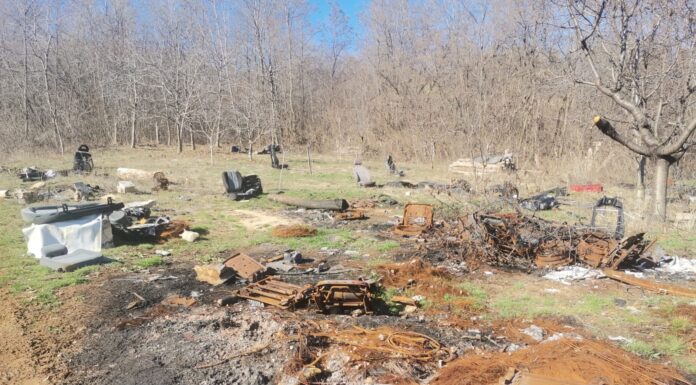 Localnic din Schela prins când ardea deșeuri. Amendă mare! Foto