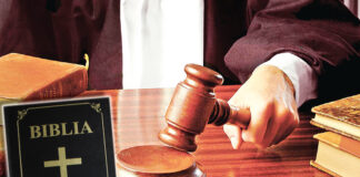 Condamnat după ce a furat o Biblie, un ruj, niște adidași…