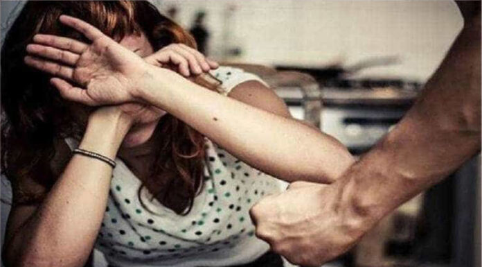 Femeie din Rovinari, băgată în spital după ce a fost lovită cu pumnii și picioarele de un recidivist periculos, condamnat, în trecut, pentru omor! Polițiștii au considerat că ,,nu există risc iminent pentru emiterea unui ordin de protecție” și l-au lăsat în libertate!