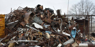 Mită de 500 lei pentru a opri confiscarea unui transport ilegal de fier vechi