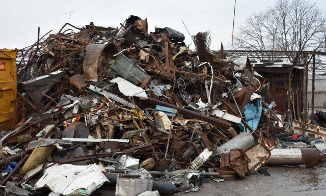 Mită de 500 lei pentru a opri confiscarea unui transport ilegal de fier vechi