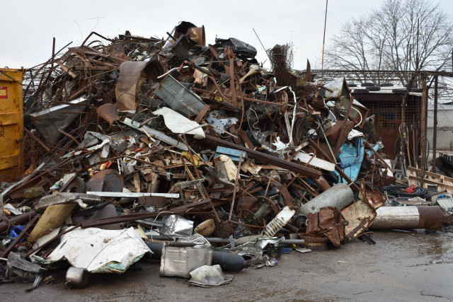 Mită de 500 lei pentru a opri confiscarea unui transport ilegal de fier vechi