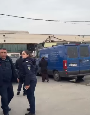 I-au confiscat mașina. Căra gunoaie pe care le arunca în cartier