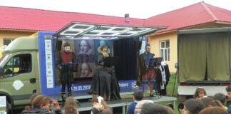 CARAVANA PESTE TOT: Shakespeare International Festival a poposit la Schela