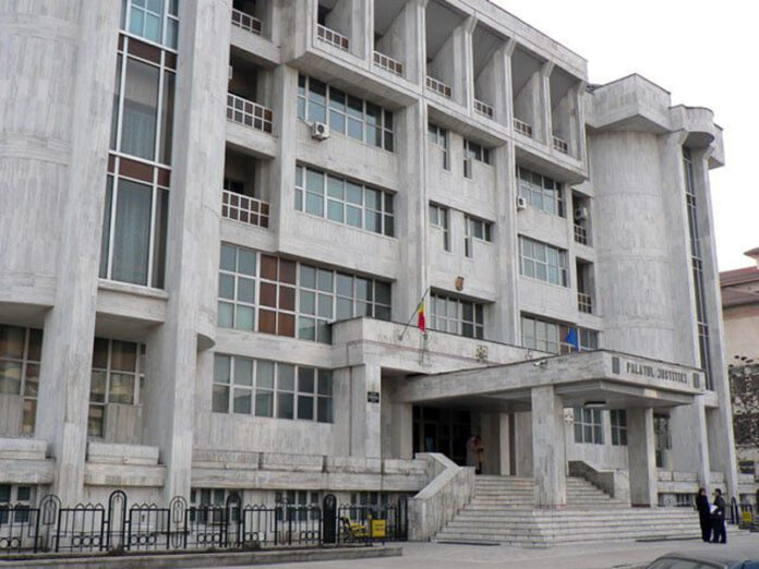 Târgujianul care și-a omorât fratele rămâne în arest