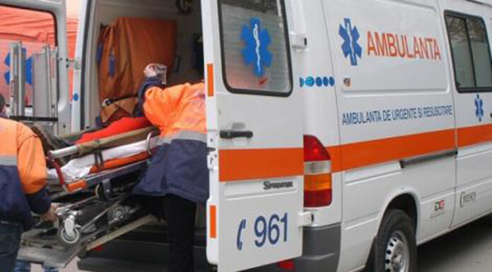 Tânăr lovit și lăsat inconștient pe stradă, în stare gravă la spital