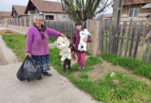 VIDEO: Campania Gorjeanul a ajuns la Albeni și Prigoria. Zâmbete, jucării și speranță!