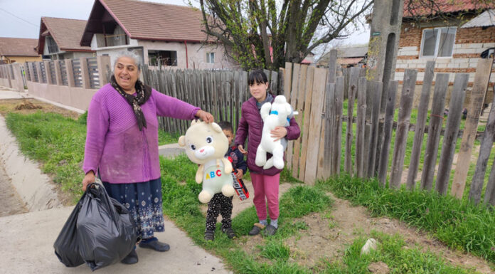 VIDEO: Campania Gorjeanul a ajuns la Albeni și Prigoria. Zâmbete, jucării și speranță!