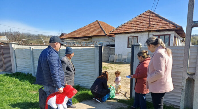 Campania ,,Donezi o jucărie, dăruiești un zâmbet!” a adus fericire și emoții la Bâlteni și Negomir