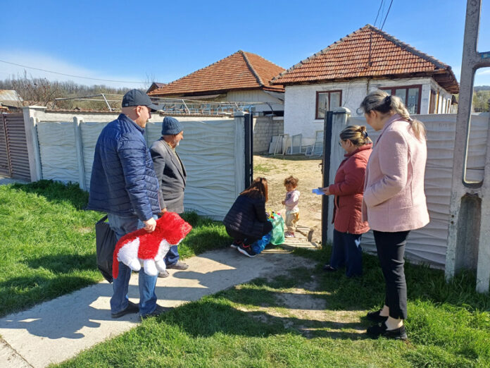 Campania ,,Donezi o jucărie, dăruiești un zâmbet!” a adus fericire și emoții la Bâlteni și Negomir