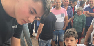 Concursuri de ciocnit ouă la Baia de Fier și Polovragi!