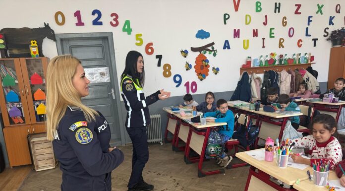 Activități de prevenție, derulate de polițiști în școlile din Gorj