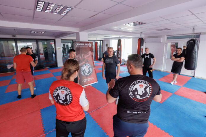 Zeci de jandarmi, antrenați în Târgu-Jiu de instructorii Clubului Sportiv Dinamo