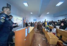 Zeci de elevi, la ore cu Poliția