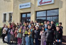 Solidaritate în pași de copil. Elevii de la „Săvoiu” aduc bucurie