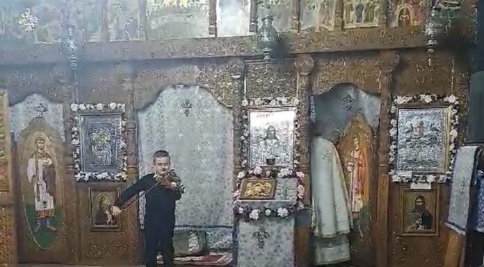 Un băiețel de 10 ani din Târgu Jiu a cântat „Hristos a înviat” la vioară, în noaptea de Înviere