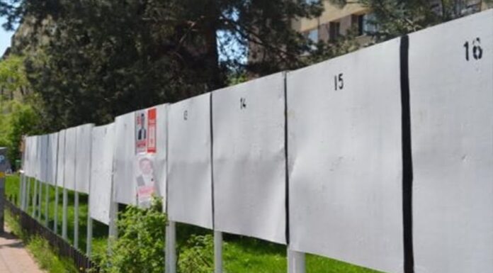 Amendă mare pentru ruperea afișelor electorale