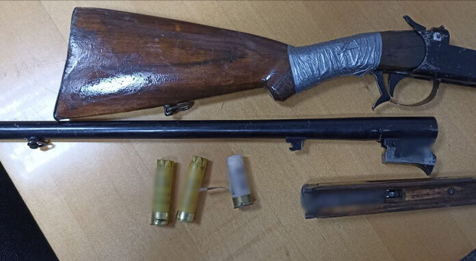 Percheziții în Gorj: Arme deținute ilegal, confiscate de polițiști