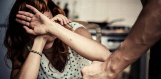 Tânără bătută de soț și ținută cu forța în casă, salvată după ce fratele ei a anunțat Poliția