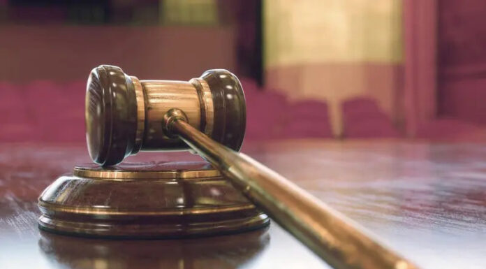 Pensionar condamnat! L-a bătut și l-a mușcat de degetul mijlociu!