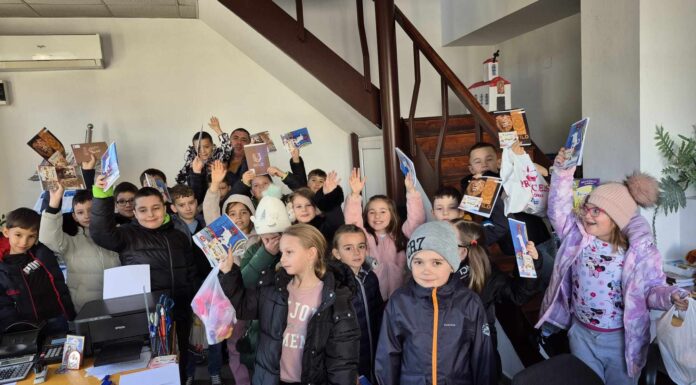 Elevii de la ”Săvoiu” au donat jucării în Campania ”Gorjeanul”