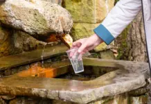 Izvorul Tămăduirii, obiceiuri