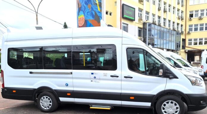 Consiliul Județean cumpără încă 11 microbuze electrice pentru elevii din Gorj