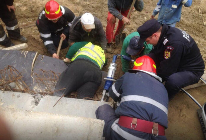 Afaceriști și firmele acestora, trimiși în judecată, după ce grinda din beton a unui pod aflat în construcție, la Stoina, a căzut și a rănit grav o femeie! Judecata nu a început nici după șase ani!