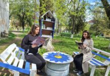 Reciclare creativă și culoare într-un liceu din Târgu Jiu