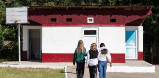 Bani pentru cinci școli din Gorj cu toalete în curte