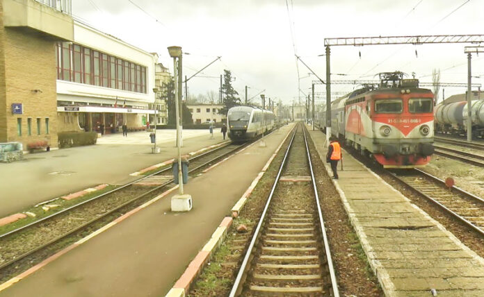 Revoluție în transportul feroviar: trenuri la oră fixă și la Târgu Jiu