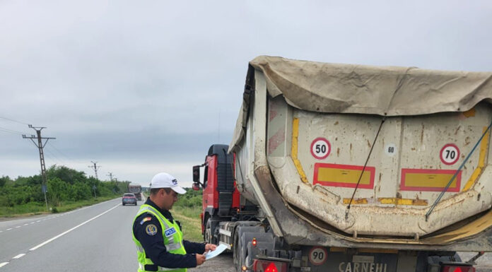 Poliția face controale în tot județul la autobuze, microbuze și camioane
