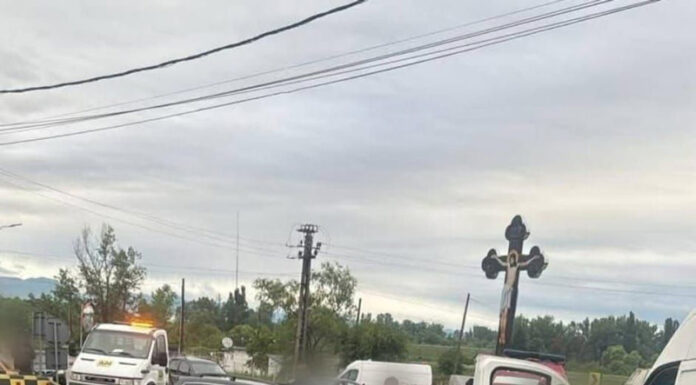 Beat la volan, un șofer a intrat pe contrasens și a lovit o autoutilitară care circula regulamentar