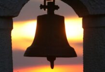 Clopotele bisericilor vor răsuna joi în cinstea eroilor neamului