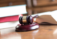 Ce a făcut un șofer de tir din Motru cu cardurile firmei la care lucra