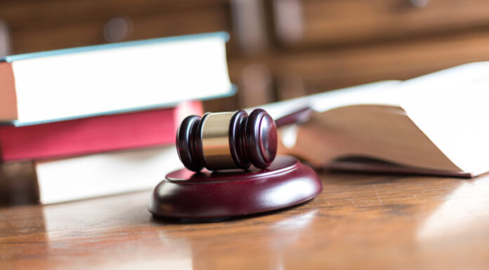 Ce a făcut un șofer de tir din Motru cu cardurile firmei la care lucra