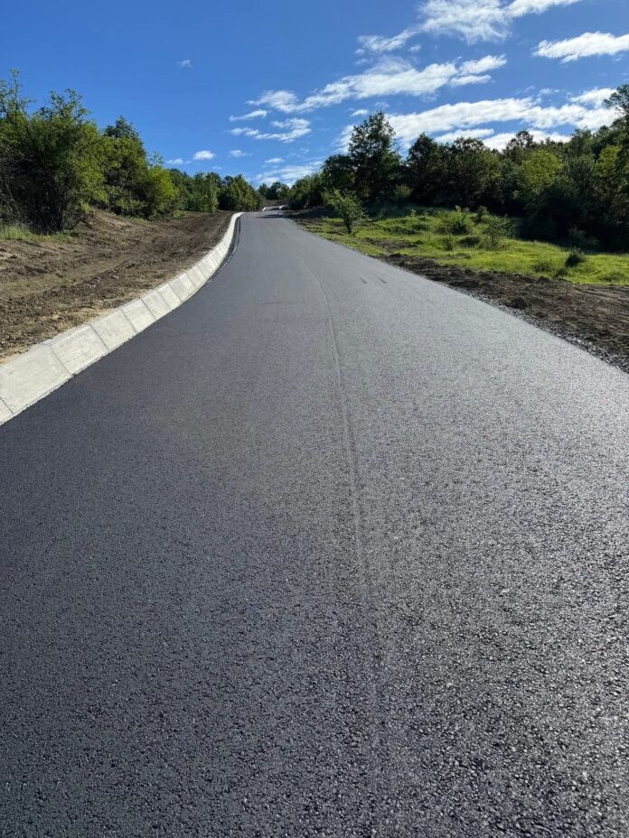 Drumul DC 69, modernizat complet la Negomir