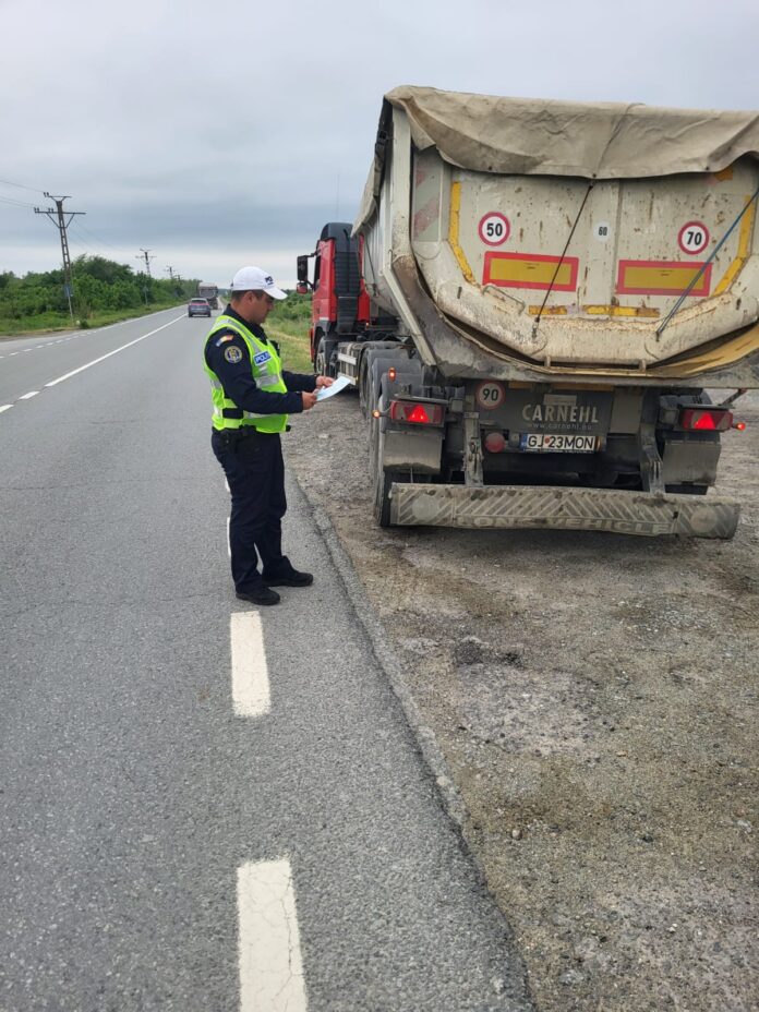 Acțiune de amploare pe șoselele din Gorj! Autobuze, microbuze și camioane, verificate de polițiști