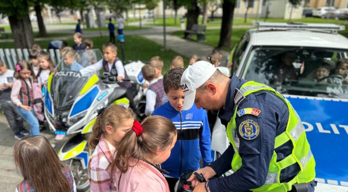 Etilometre, drugteste și aparatură radar, în curtea unei școli din Târgu-Jiu