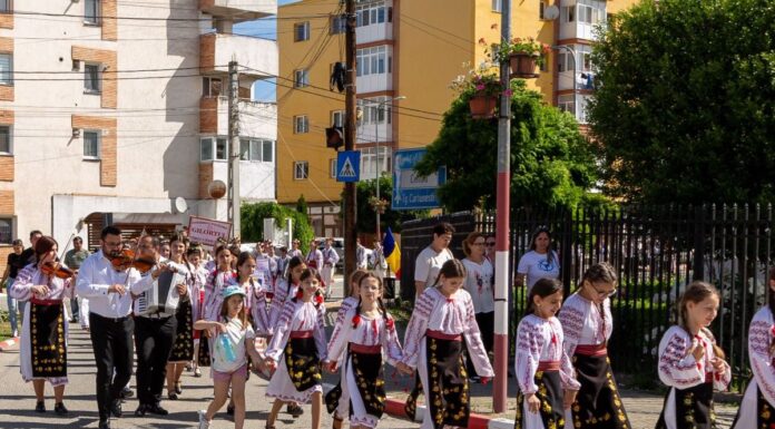350 de copii la festivalul de tradiții de la Țicleni, din acest weekend