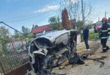 A intrat cu mașina într-un cap de pod, după ce a urcat băut la volan