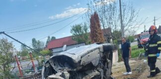 A intrat cu mașina într-un cap de pod, după ce a urcat băut la volan