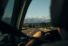 Lista completă de obiecte esențiale și măsuri pentru o vacanță de cuplu fără griji